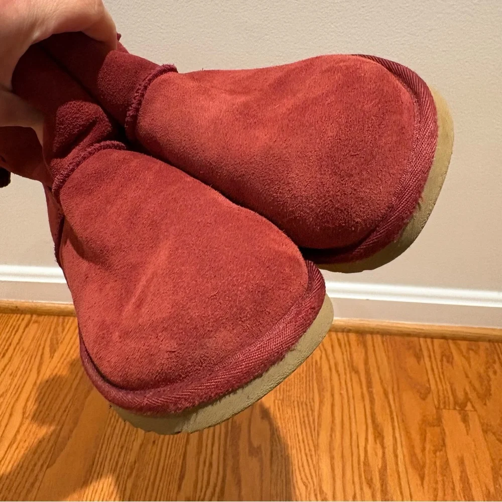 UGG Women’s Mini Bailey Corduroy Bow‎ Suede Boots Red Sz 7